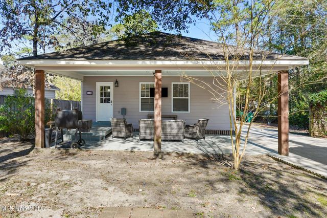 10740 Lilinoe Way, Diamondhead, MS 39525