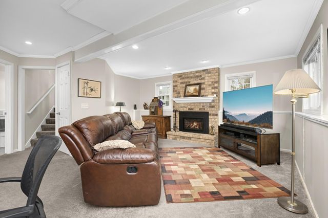 8950 Knollwood Drive, Eden Prairie, MN 55347