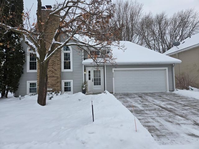 8950 Knollwood Drive, Eden Prairie, MN 55347