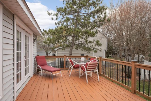 8950 Knollwood Drive, Eden Prairie, MN 55347