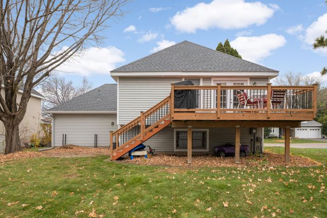 8950 Knollwood Drive, Eden Prairie, MN 55347