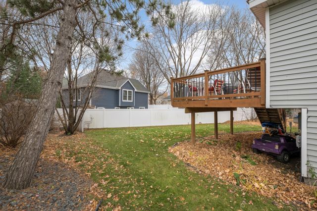8950 Knollwood Drive, Eden Prairie, MN 55347