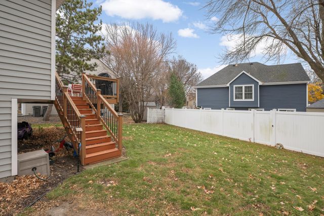 8950 Knollwood Drive, Eden Prairie, MN 55347