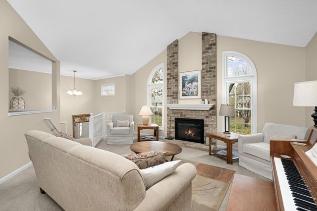 8950 Knollwood Drive, Eden Prairie, MN 55347