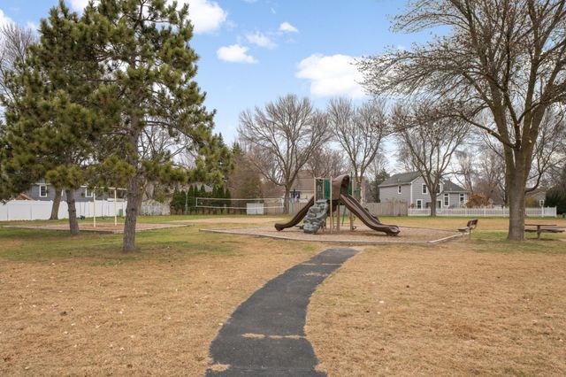 8950 Knollwood Drive, Eden Prairie, MN 55347