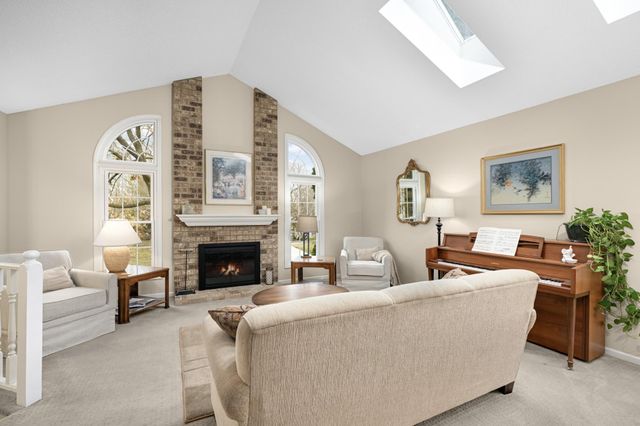 8950 Knollwood Drive, Eden Prairie, MN 55347