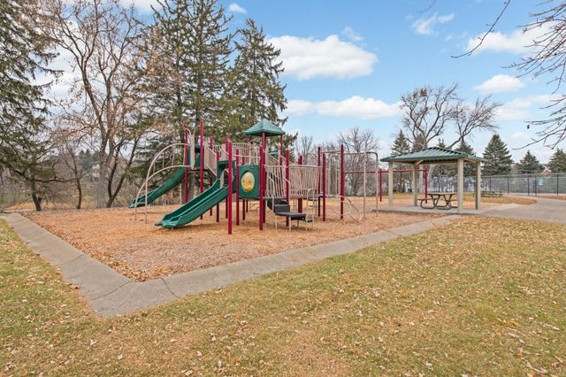 8950 Knollwood Drive, Eden Prairie, MN 55347