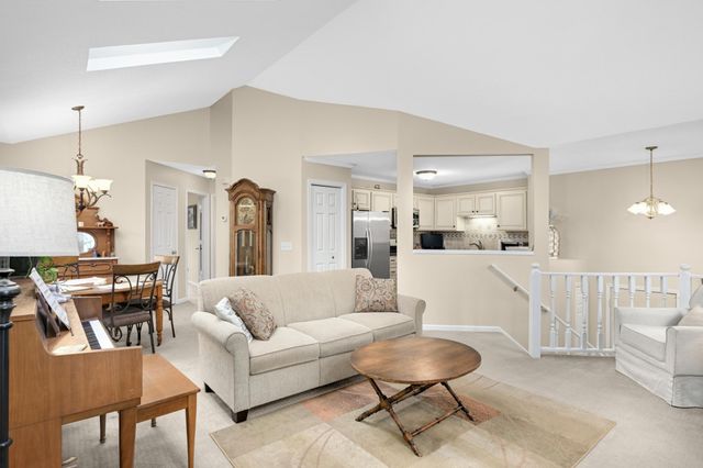 8950 Knollwood Drive, Eden Prairie, MN 55347