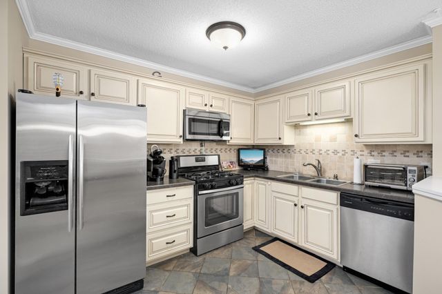 8950 Knollwood Drive, Eden Prairie, MN 55347