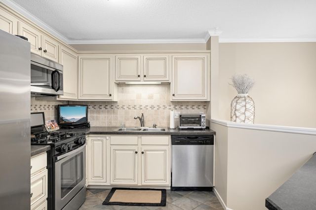 8950 Knollwood Drive, Eden Prairie, MN 55347