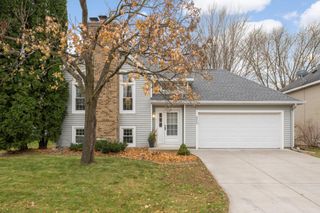 8950 Knollwood Drive, Eden Prairie, MN 55347