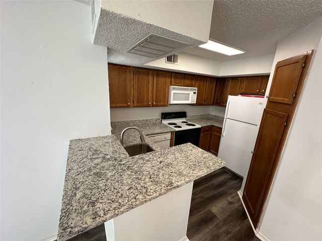 2301 Basil Drive F212, Arlington, TX 76006
