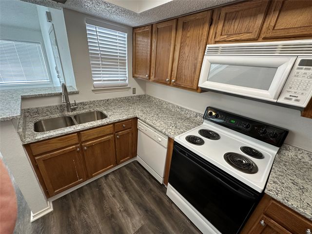 2301 Basil Drive F212, Arlington, TX 76006