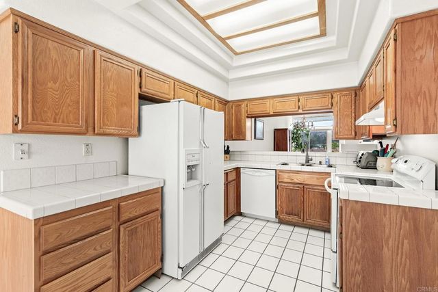 29665 Castle Creek Ln, Escondido, CA 92026