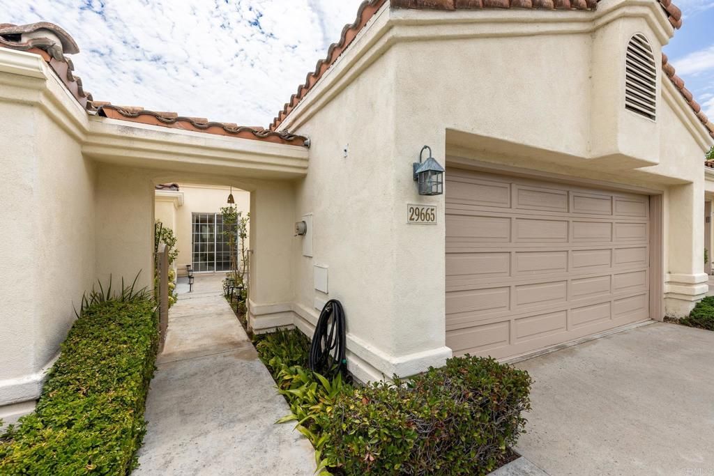29665 Castle Creek Ln, Escondido, CA 92026