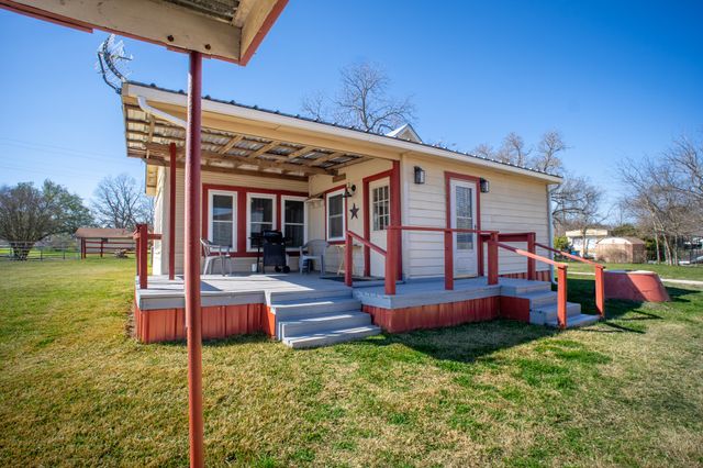 108 S Avenue C, Wortham, TX 76693