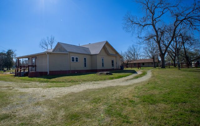 108 S Avenue C, Wortham, TX 76693