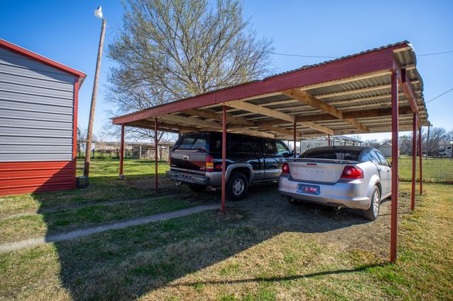 108 S Avenue C, Wortham, TX 76693
