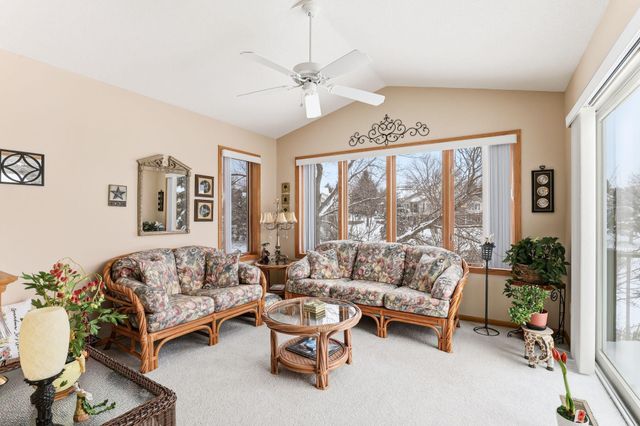 8813 Stonebrooke Court, Woodbury, MN 55125