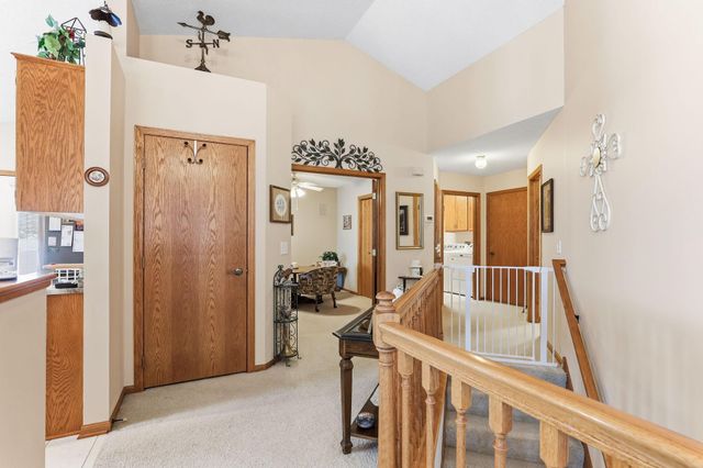8813 Stonebrooke Court, Woodbury, MN 55125