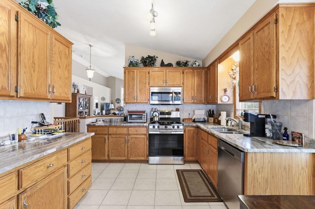 8813 Stonebrooke Court, Woodbury, MN 55125