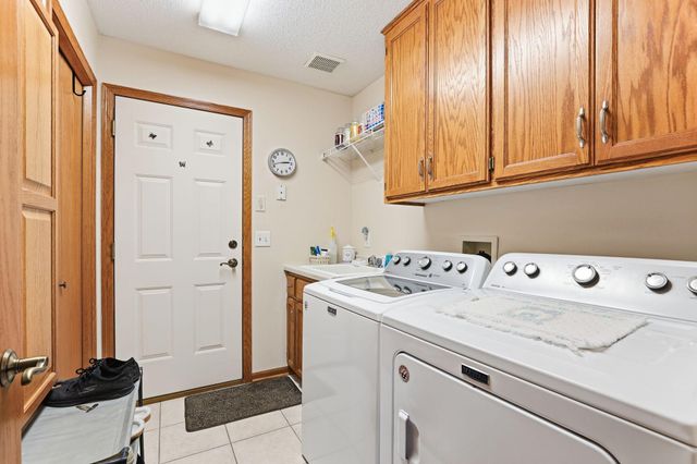 8813 Stonebrooke Court, Woodbury, MN 55125