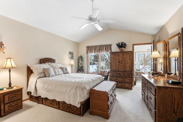 8813 Stonebrooke Court, Woodbury, MN 55125