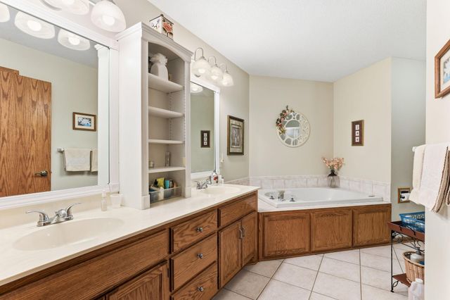 8813 Stonebrooke Court, Woodbury, MN 55125