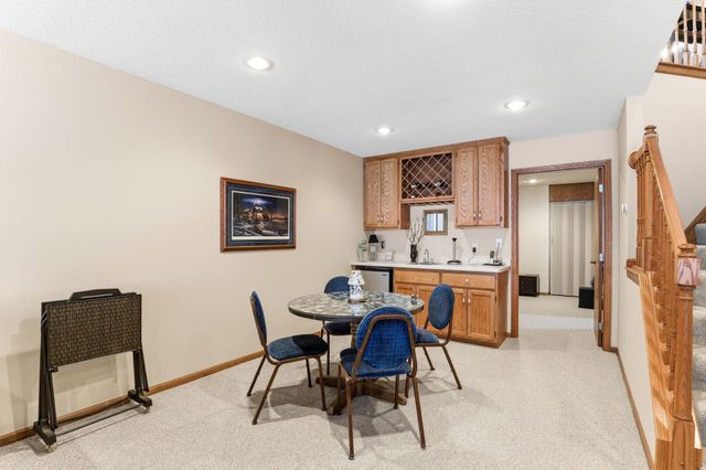 8813 Stonebrooke Court, Woodbury, MN 55125