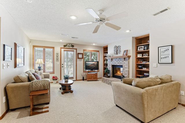 8813 Stonebrooke Court, Woodbury, MN 55125