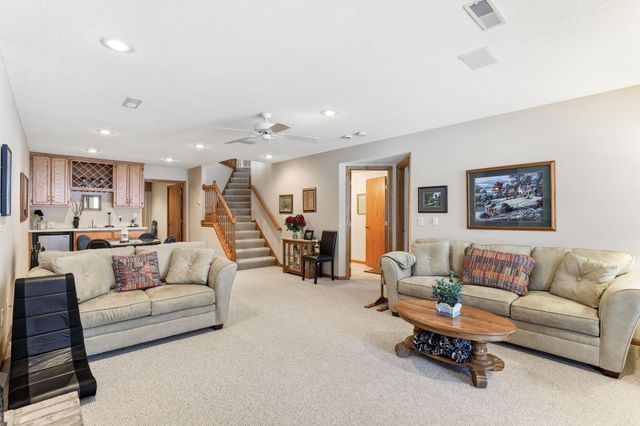 8813 Stonebrooke Court, Woodbury, MN 55125