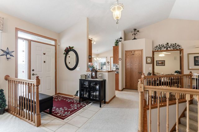 8813 Stonebrooke Court, Woodbury, MN 55125