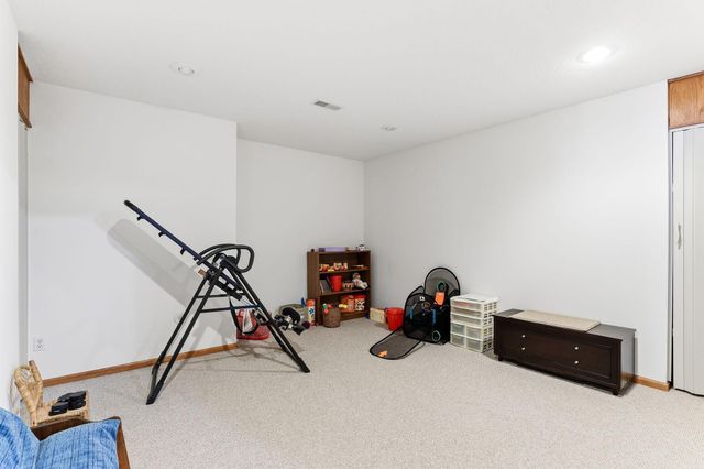 8813 Stonebrooke Court, Woodbury, MN 55125