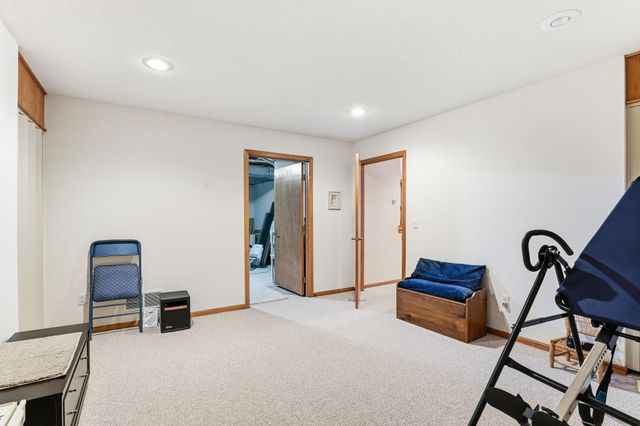 8813 Stonebrooke Court, Woodbury, MN 55125