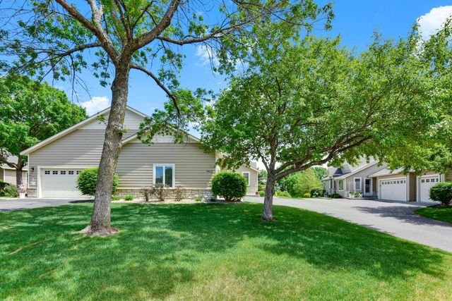 8813 Stonebrooke Court, Woodbury, MN 55125