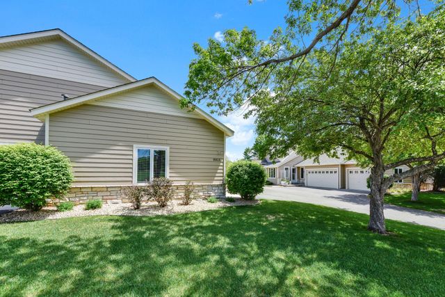 8813 Stonebrooke Court, Woodbury, MN 55125