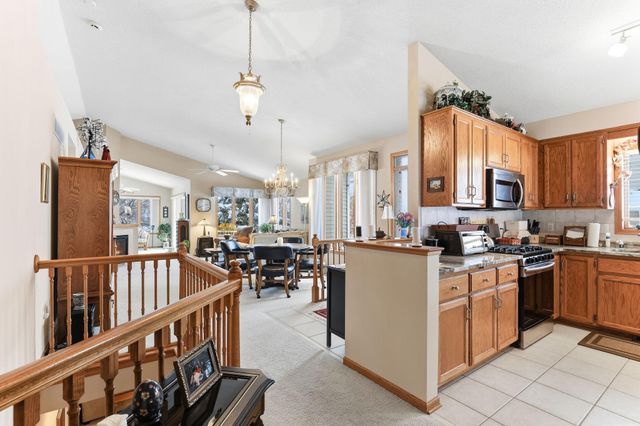 8813 Stonebrooke Court, Woodbury, MN 55125