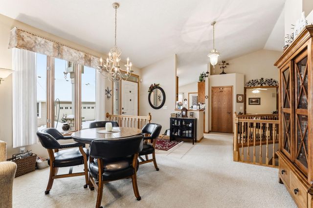 8813 Stonebrooke Court, Woodbury, MN 55125