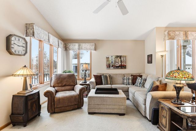 8813 Stonebrooke Court, Woodbury, MN 55125