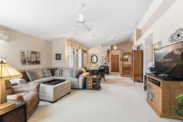 8813 Stonebrooke Court, Woodbury, MN 55125