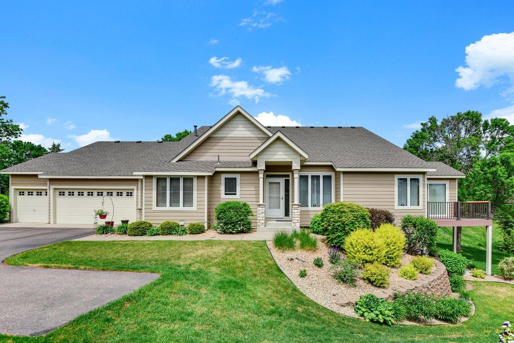 8813 Stonebrooke Court, Woodbury, MN 55125