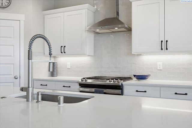 6557 Argos St., West Richland, WA 99353