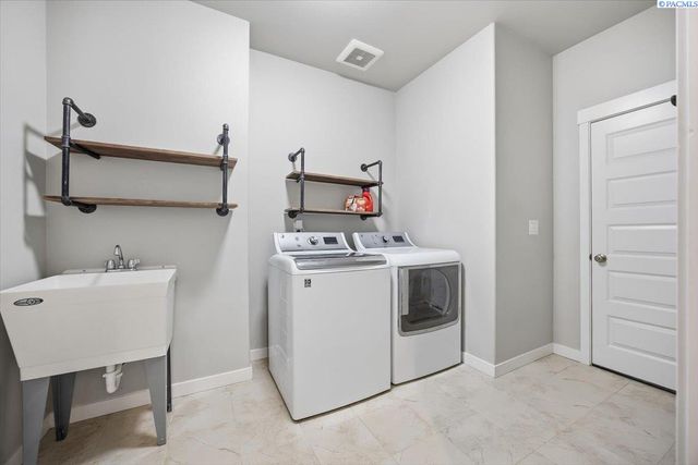 6557 Argos St., West Richland, WA 99353