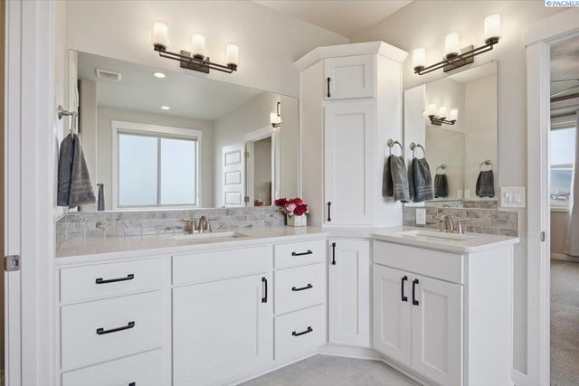 6557 Argos St., West Richland, WA 99353