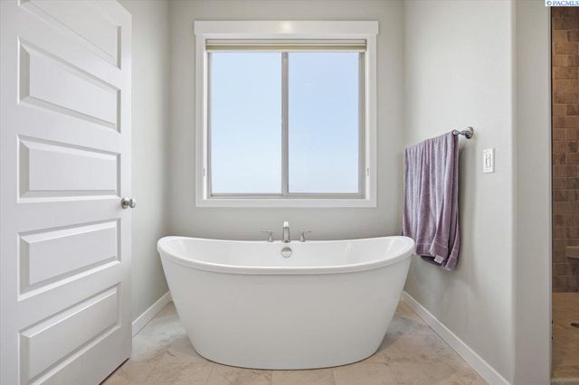 6557 Argos St., West Richland, WA 99353