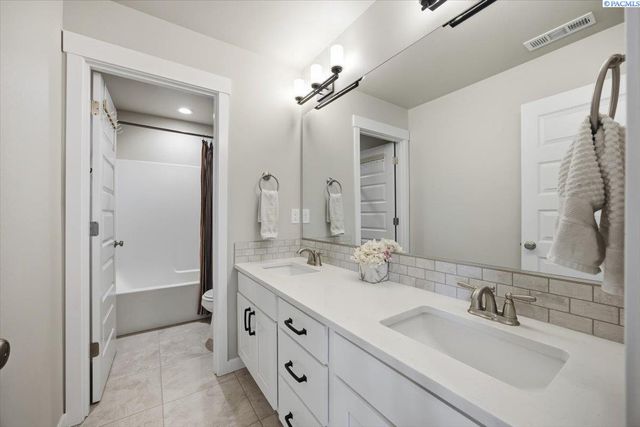 6557 Argos St., West Richland, WA 99353