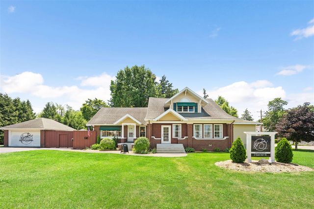 2 E Ash Street, Three Oaks, MI 49128