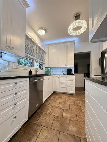 2 E Ash Street, Three Oaks, MI 49128