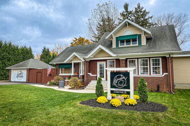 2 E Ash Street, Three Oaks, MI 49128