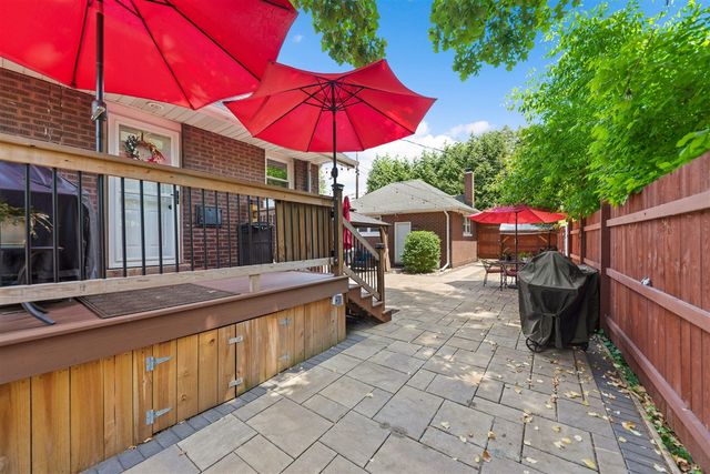 2 E Ash Street, Three Oaks, MI 49128